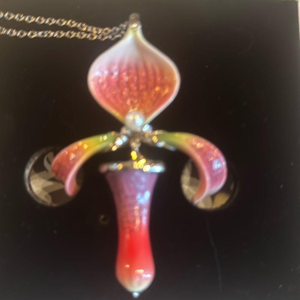 Exquisite necklace. In excellent condition